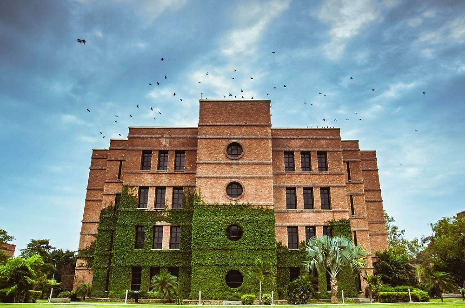 High Scoring LCAT - LUMS Common Admission Test Preparation Guide